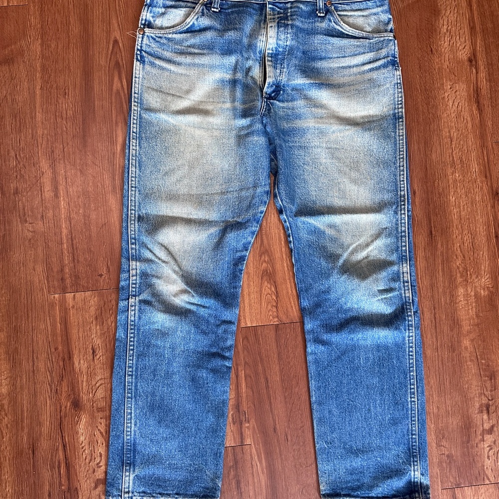 Wrangler Blue Straight-Leg Jeans with Vintage Fading